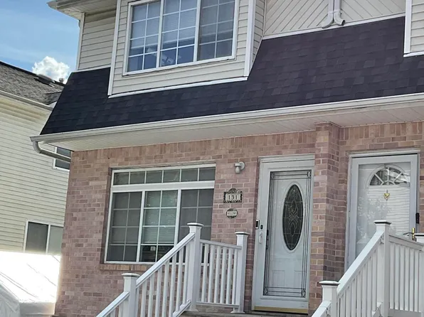 131 Darnell Ln, Staten Island, NY 10309