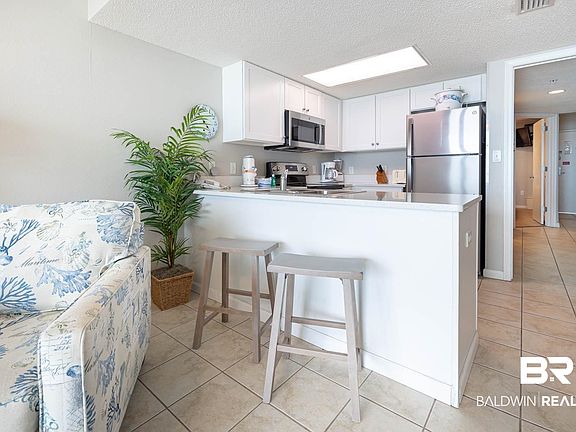 4th image of 533 W Beach Blvd #1003