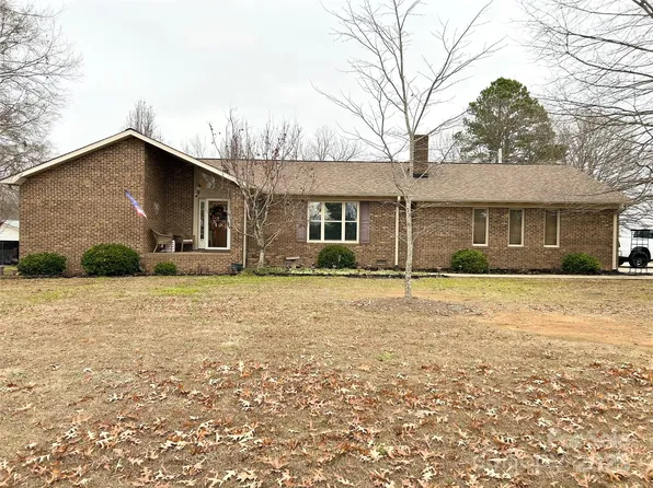 2233 Woodhurst Ln, Albemarle, NC 28001