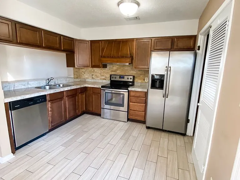 696 Tyner St #1 — Photo 4