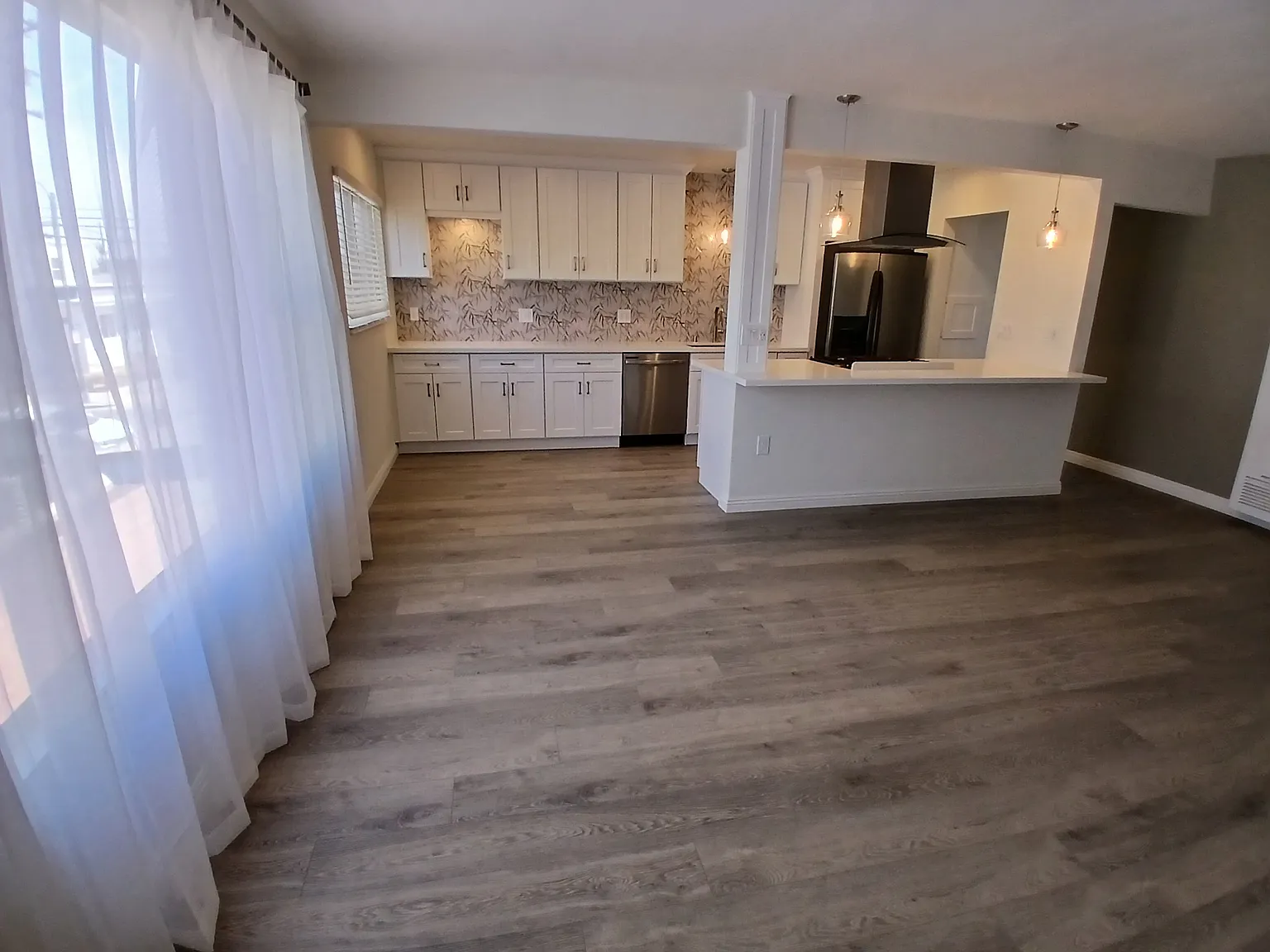 2 bed, 1000 sqft, $2,795 — Photo 4