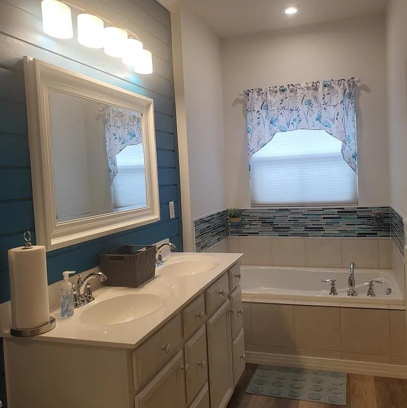 4 bed, 3.5 bath, 2136 sqft, $345 — Photo 2