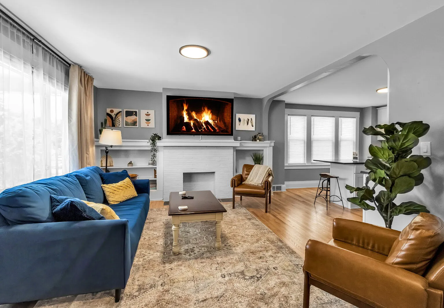 7 bed, 4.0 bath, 2428 sqft, $8,000 — Photo 2