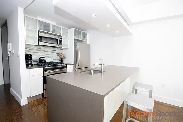 Sold by Modern Spaces | media 6