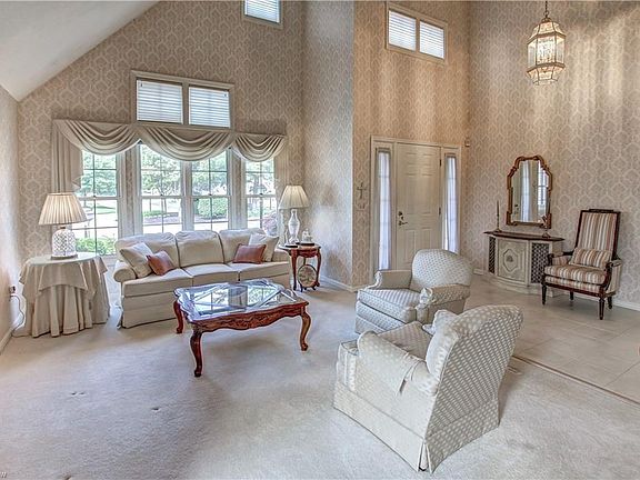2nd image of 14 Nantucket Row