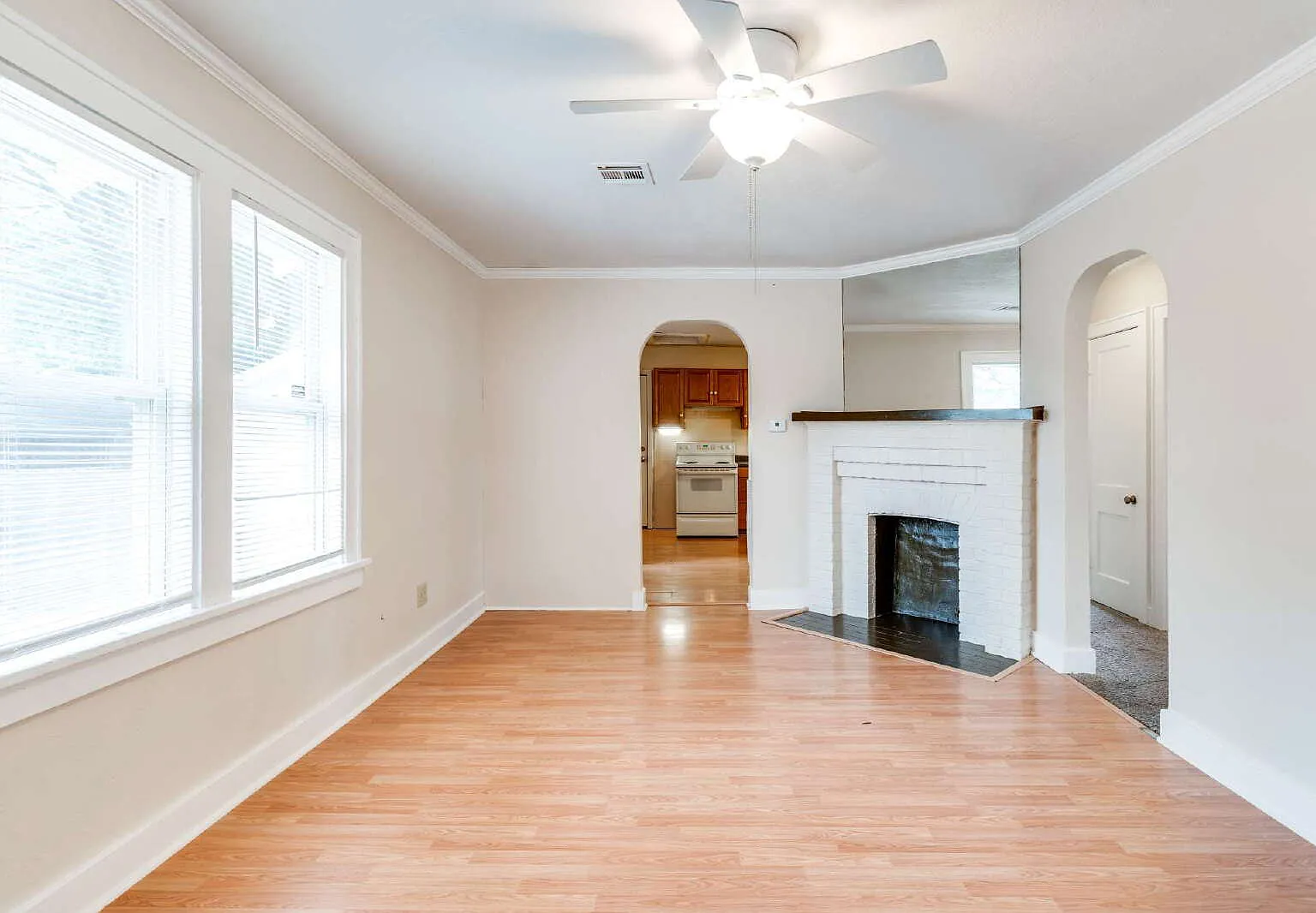 2 bed, 1.0 bath, 768 sqft, $1,000 — Photo 3