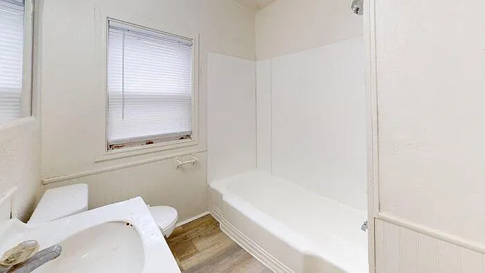 3 bed, 1.0 bath, $1,099 — Photo 2