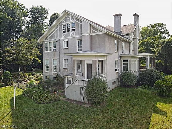 3rd image of 328 Muskingum Dr
