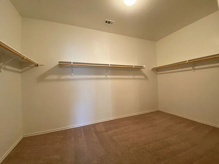 408 E Vega Ln — Photo 9