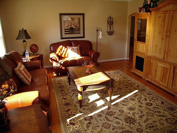 Hardwood through out