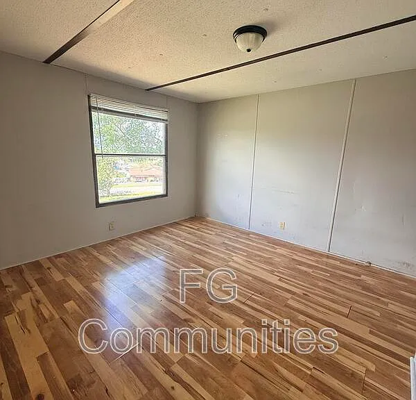 100 2nd Ave SE #F — Photo 6