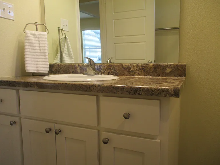 1718 NW Dallas St — Photo 11