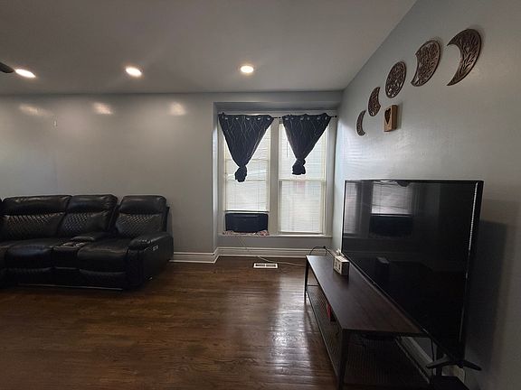 4th image of 7931 S Muskegon Ave