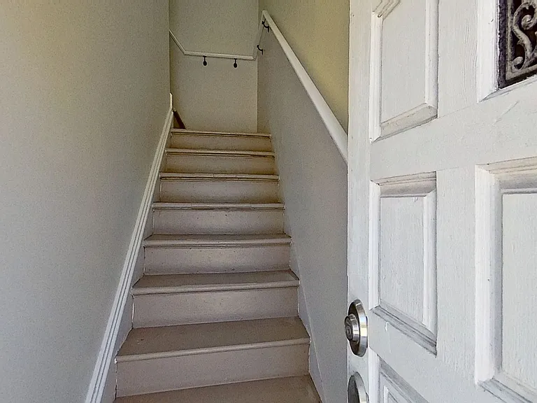 907 Copeland St — Photo 3