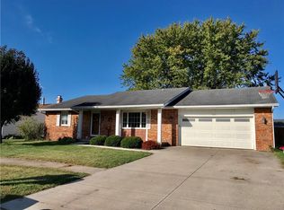 1121 Collins Dr, Effingham, IL 62401