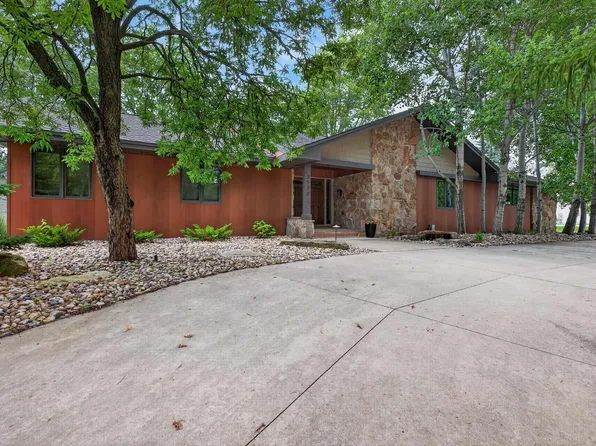 3538 Inverness Rd, Waterloo, IA 50701
