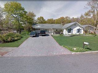 1 Drexel St, Farmingville, NY 11738