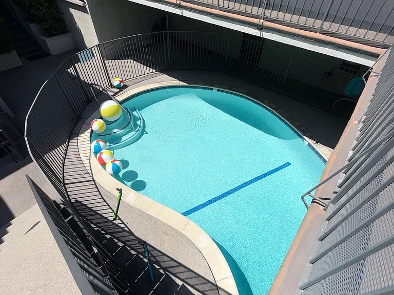 926 N Ardmore Ave #16 — Photo 22
