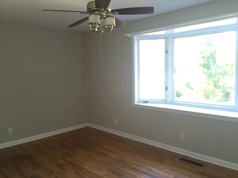 1600 Piper Pl — Photo 5