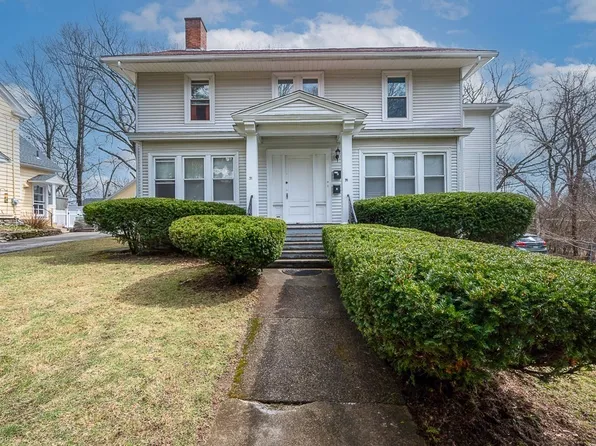 35 Hadwen Ln, Worcester, MA 01602