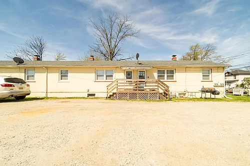 323 W Peach St Photo 1