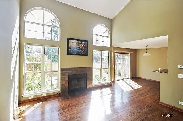 817 Dracut Ln — Photo 2