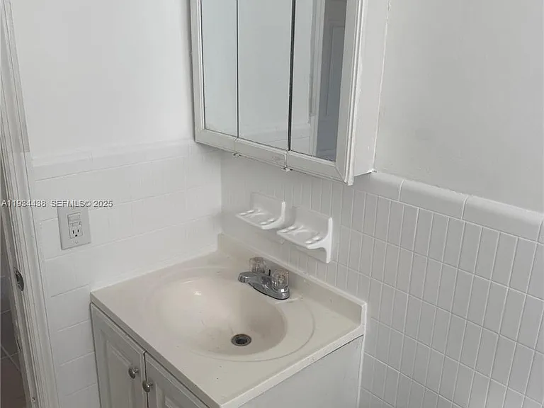 621 SW 15th Ave #4 — Photo 15