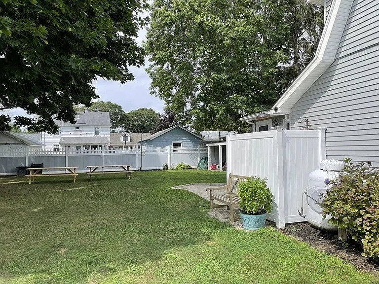 17 Town Beach Rd — Photo 8