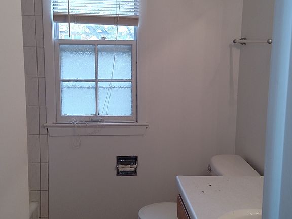 2nd image of 7704 Poppleton Plz APT 5