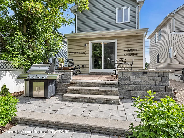 237 Bay Ave — Photo 42