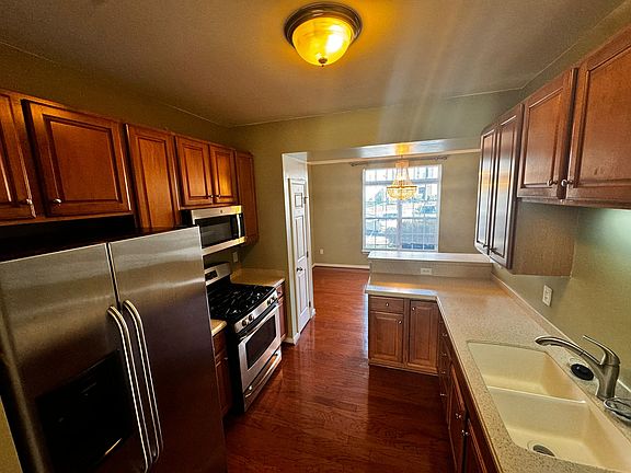 3rd image of 4638 Willow Leaf Pl #2