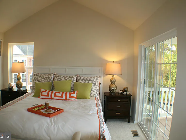 1610 Sun High Ter — Photo 10