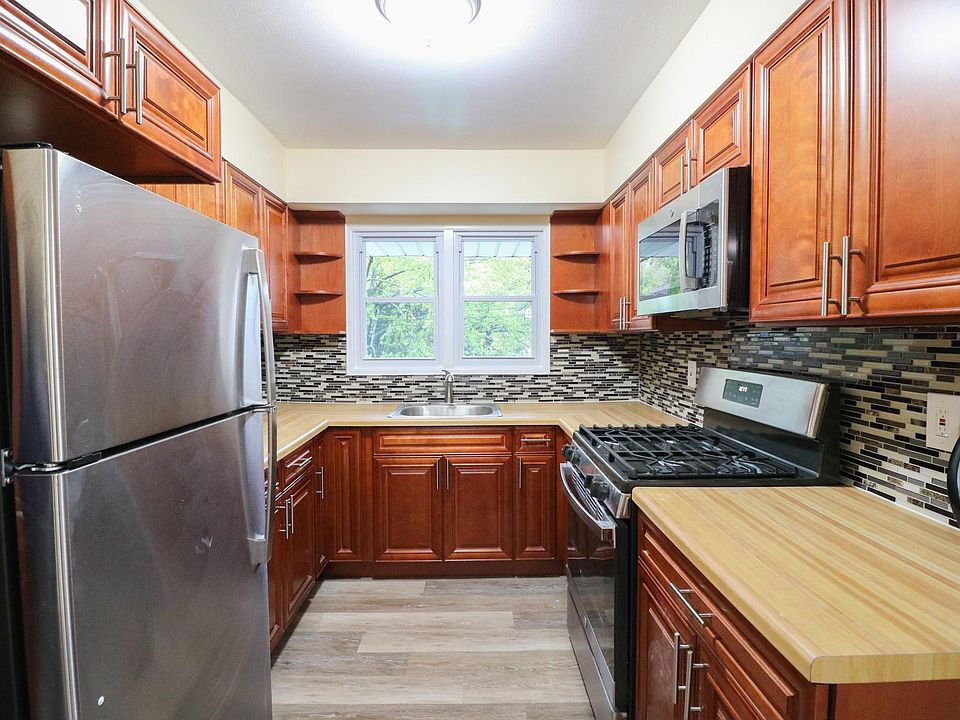 1st image of 25 Valerie Dr APT 2