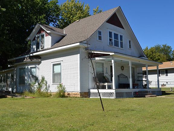 2nd image of 725 Logan Ave