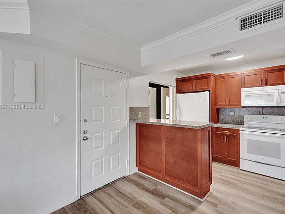 3rd image of 20025 NE 3rd Ct APT 8