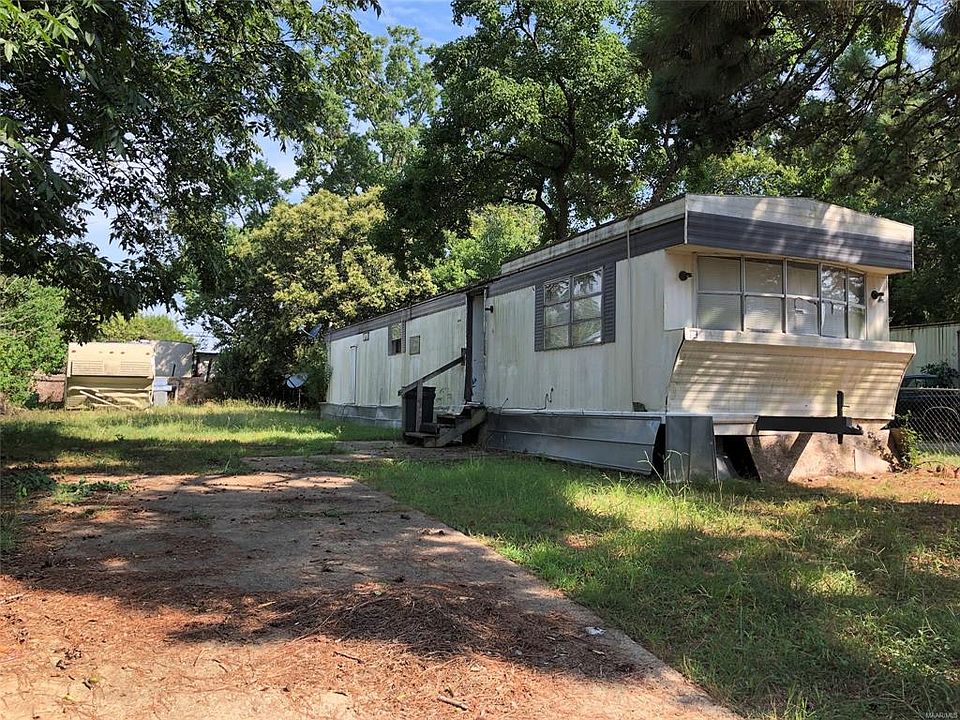 2nd image of 3208 Margaret Ann Dr