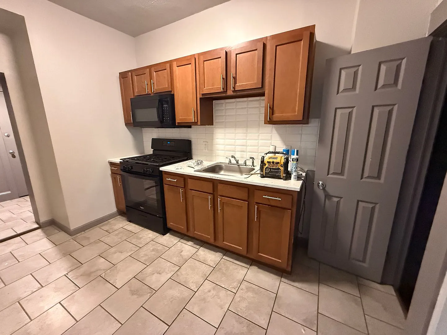 Charming 3-Bedroom Home for Rent with a Yard and Front Porch! — Photo 3