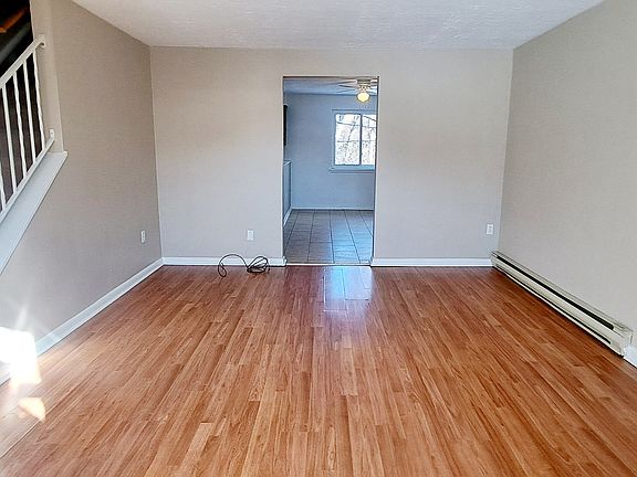 4th image of 685 Locust St