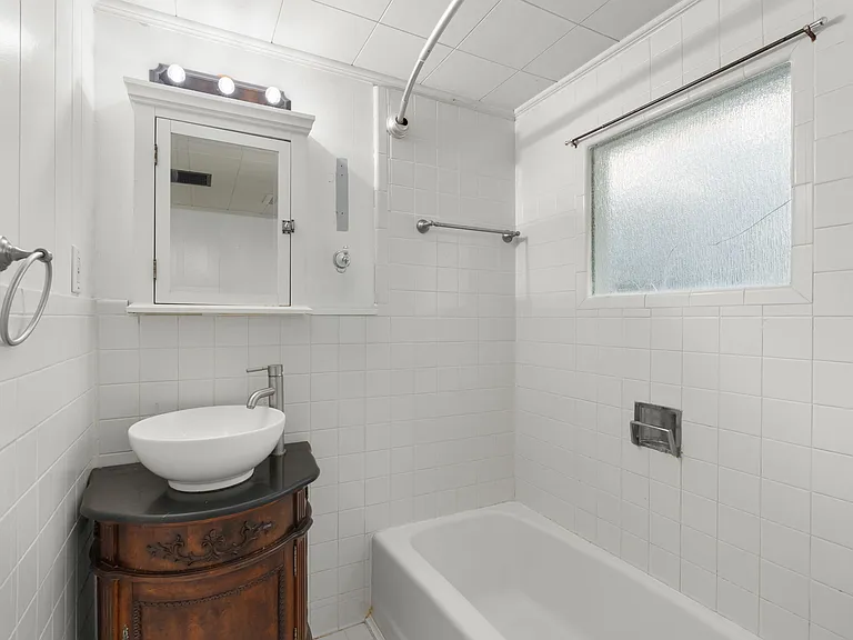 487 Boulevard SE — Photo 21