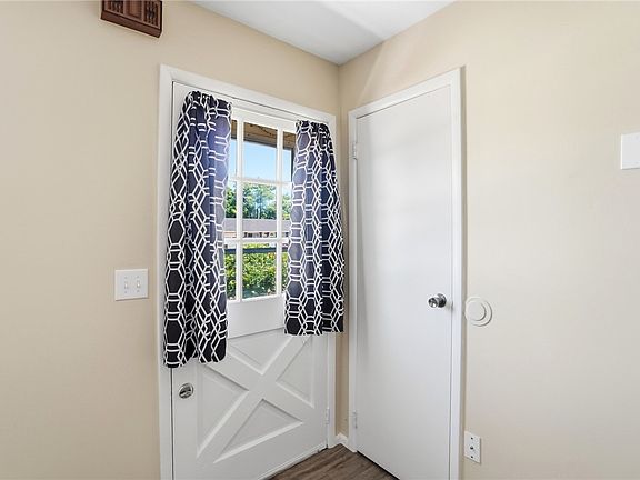 4th image of 3151 Vineyard St