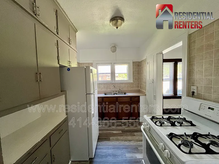 3047 S Howell Ave #2 — Photo 9