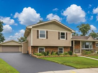 10453 S Stowe Ct, Palos Hills, IL 60465