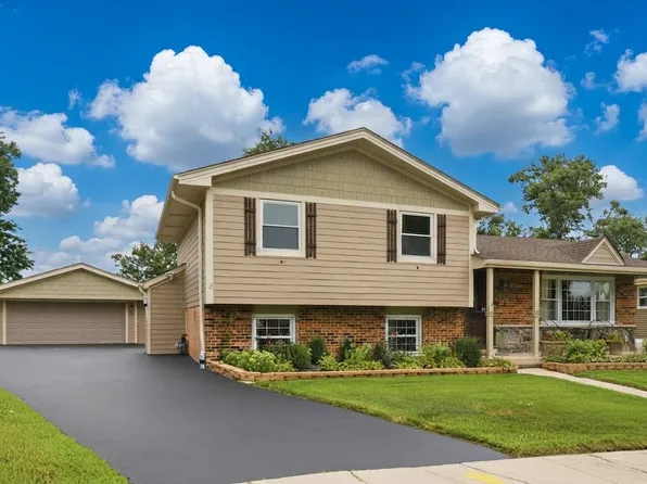 10453 S Stowe Ct, Palos Hills, IL 60465