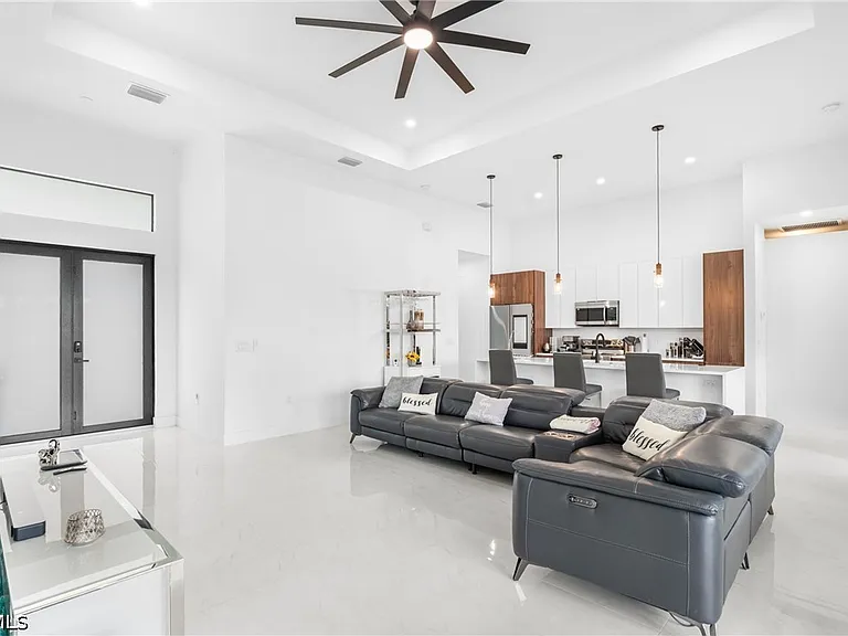 2506 SW Embers Ter — Photo 9