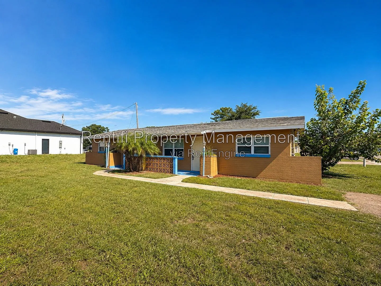 2 bed, 1.0 bath, 679 sqft, $1,200 — Photo 2