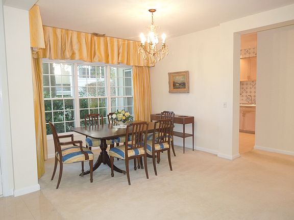 5th image of 55 Doral Greens Dr W