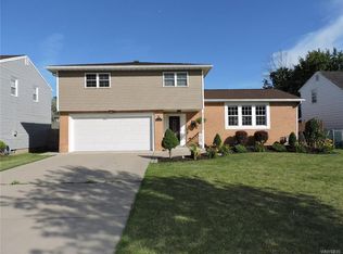 39 Newgate Rd, Amherst, NY 14226