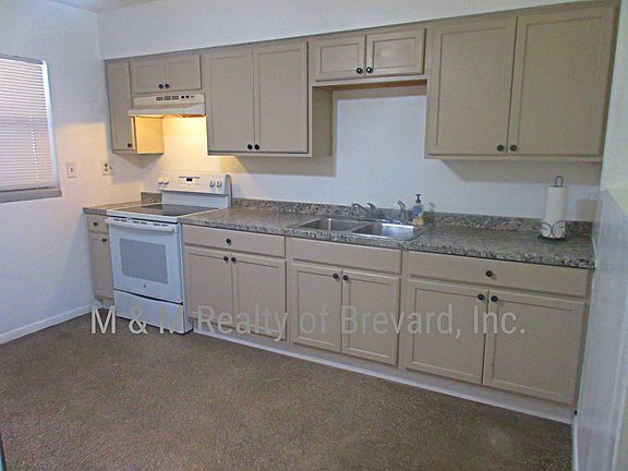 3rd image of 130 Honeysuckle Ln