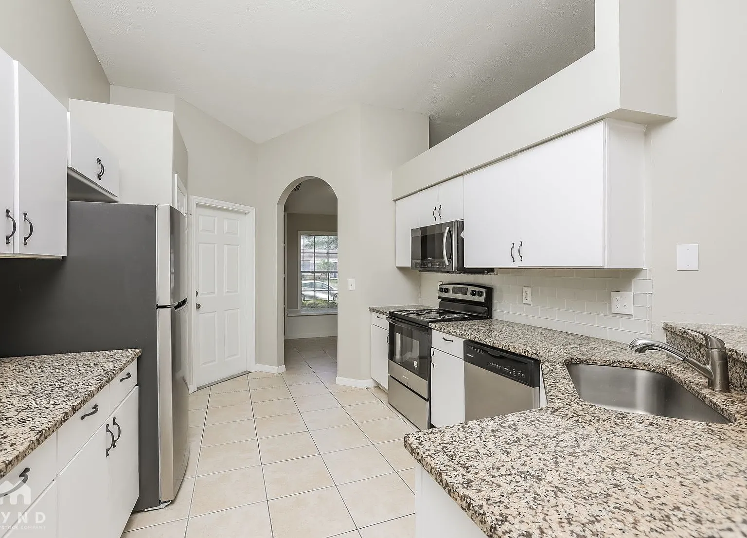 4 bed, 2.0 bath, 2034 sqft, $2,520 — Photo 2