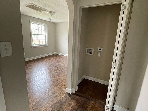 5th image of 4509 Eastover Ave